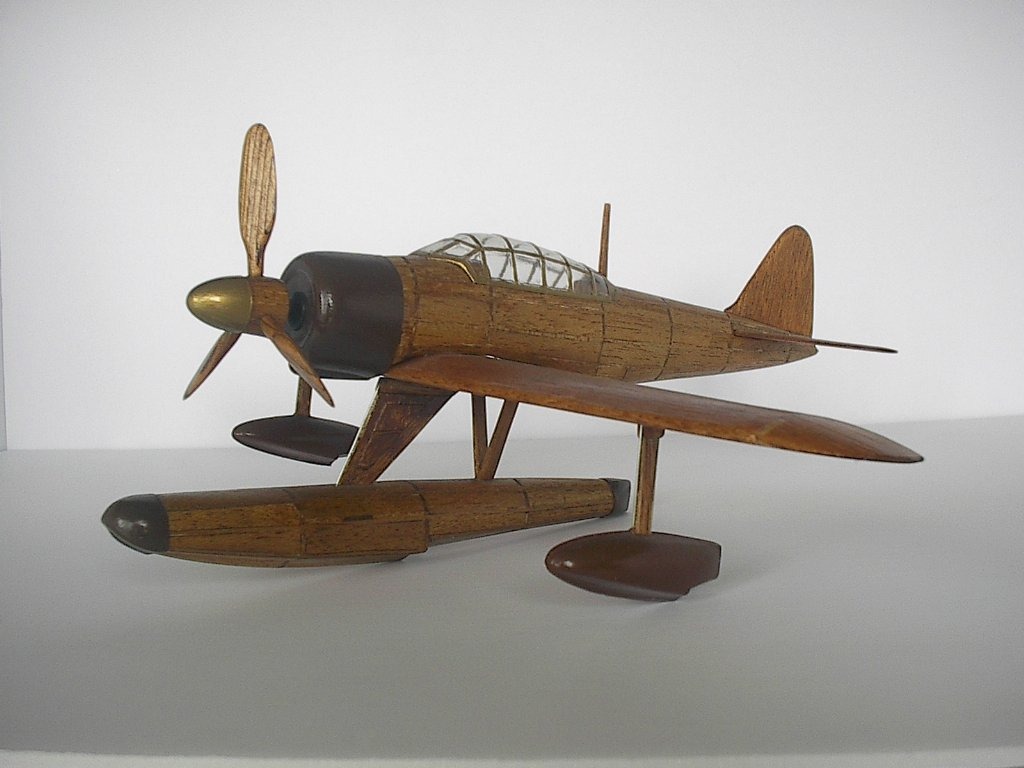 Guillows Nakijima A6M2-N Rufe Model Kit 